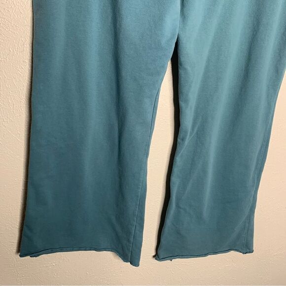 Disneyland resort mickey mouse set green 2 pc - Picture 12 of 16